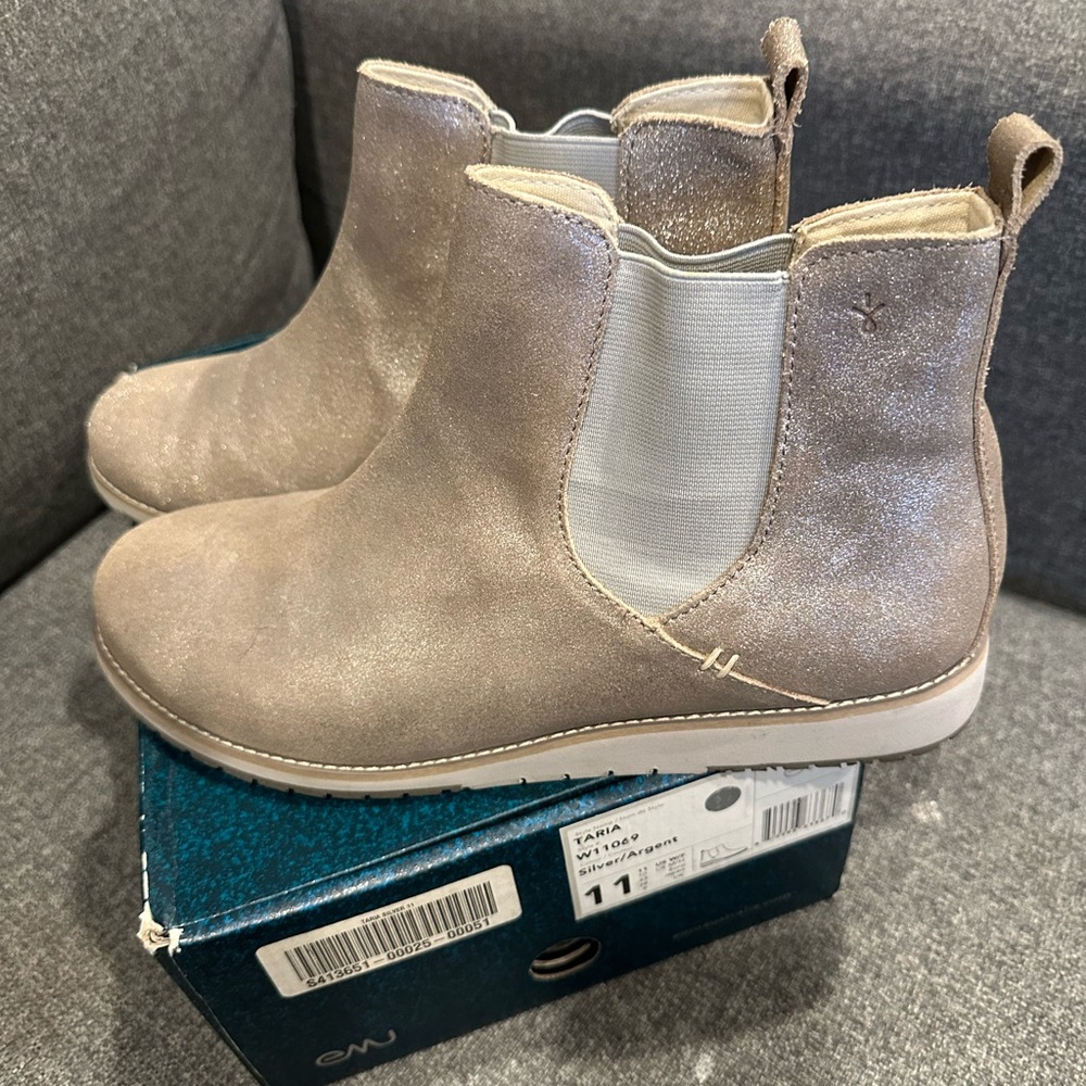 Emu Silver Taria Boots .Brand New size women 11